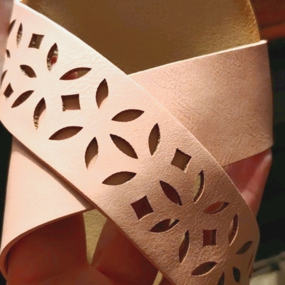 Sandalsl - Picture 3 of 5